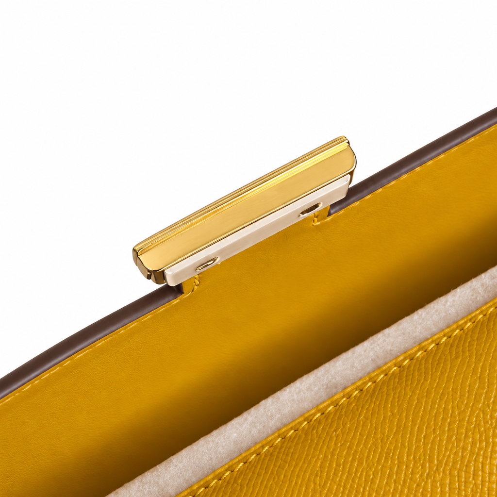 Hermès 26cm Crossbody Bag – Luxury Leather for the Wellness Lifestyle